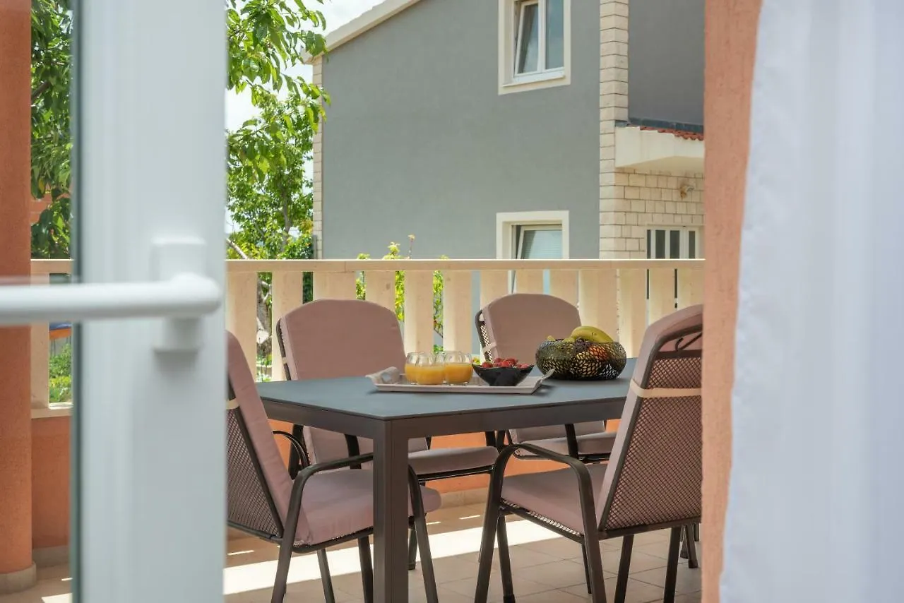 Apartment Lena Trogir 0*,  Croacia